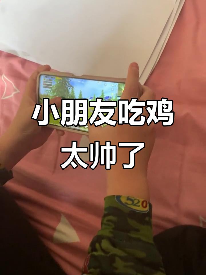 帅气小男孩吃鸡,年龄让人惊讶!