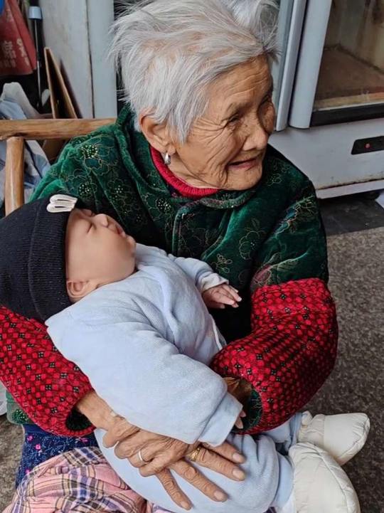 80后乡村带娃日常，真实生活有烟火气，朵朵爱逛超市