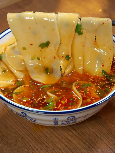 以后有吃剩的饺子皮,你就像我这样做,酸辣开胃,吃一口就会爱上!美味辽宁嘎嘎香 新时代六地辽