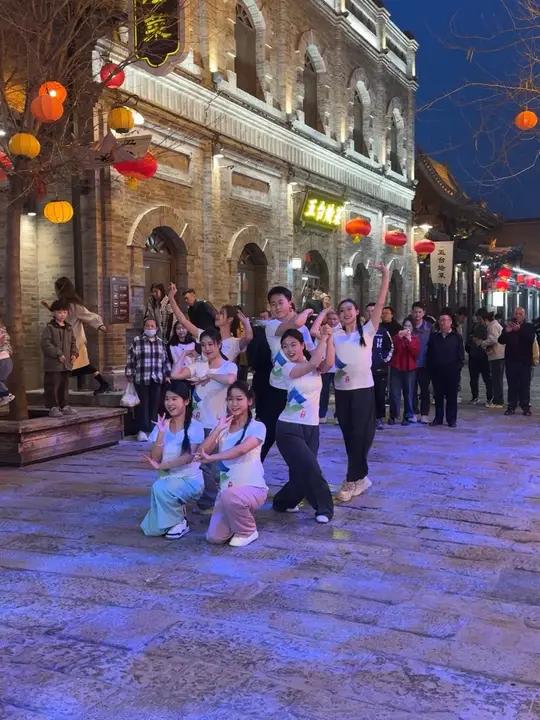 新疆的风吹到忻州古城,能够焕发出怎么的活力呢《塔吉克族舞蹈》百万运镜师第三视角路人视角百万