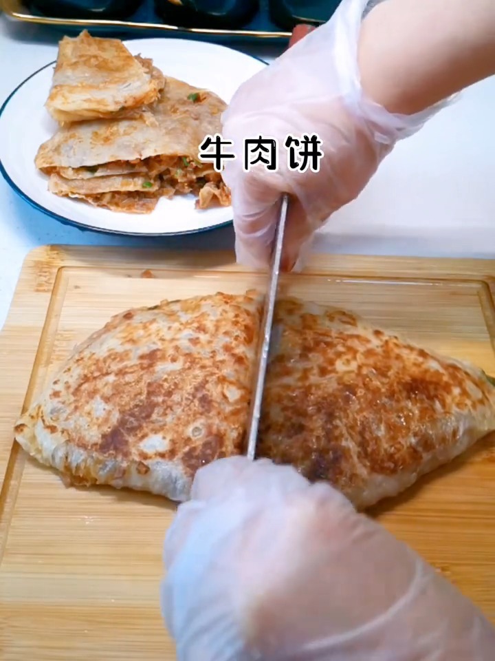 粉条馅牛肉饼,外酥里嫩,可以开店了