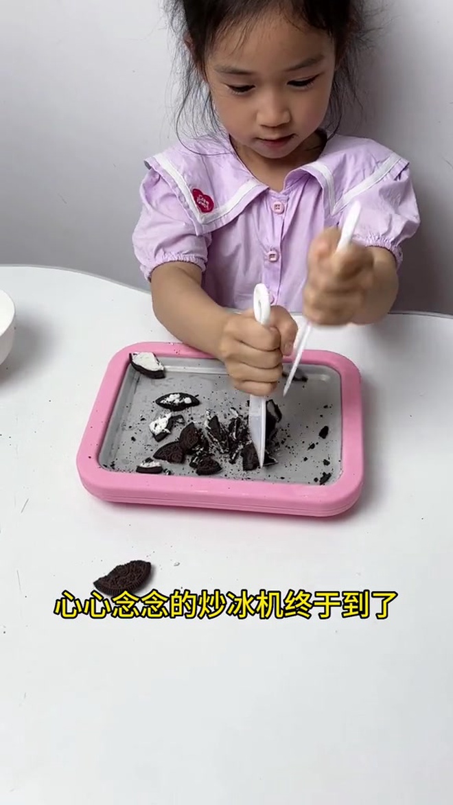 不用电的炒冰机,夏天想炒什么自己安排,安全好玩又好吃