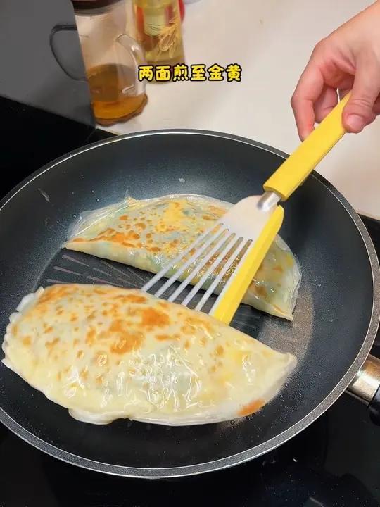 不用揉面不用擀面，这样做出来的韭菜盒子简单又好吃！#家常韭菜饼 #懒人版菜煎饼 #韭菜鸡蛋