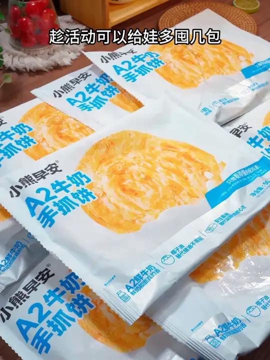 冬天苹果别再给孩子啃着吃了，快来试试苹果甜甜圈，外皮焦香酥脆，里面软糯香甜，做法简单又好吃