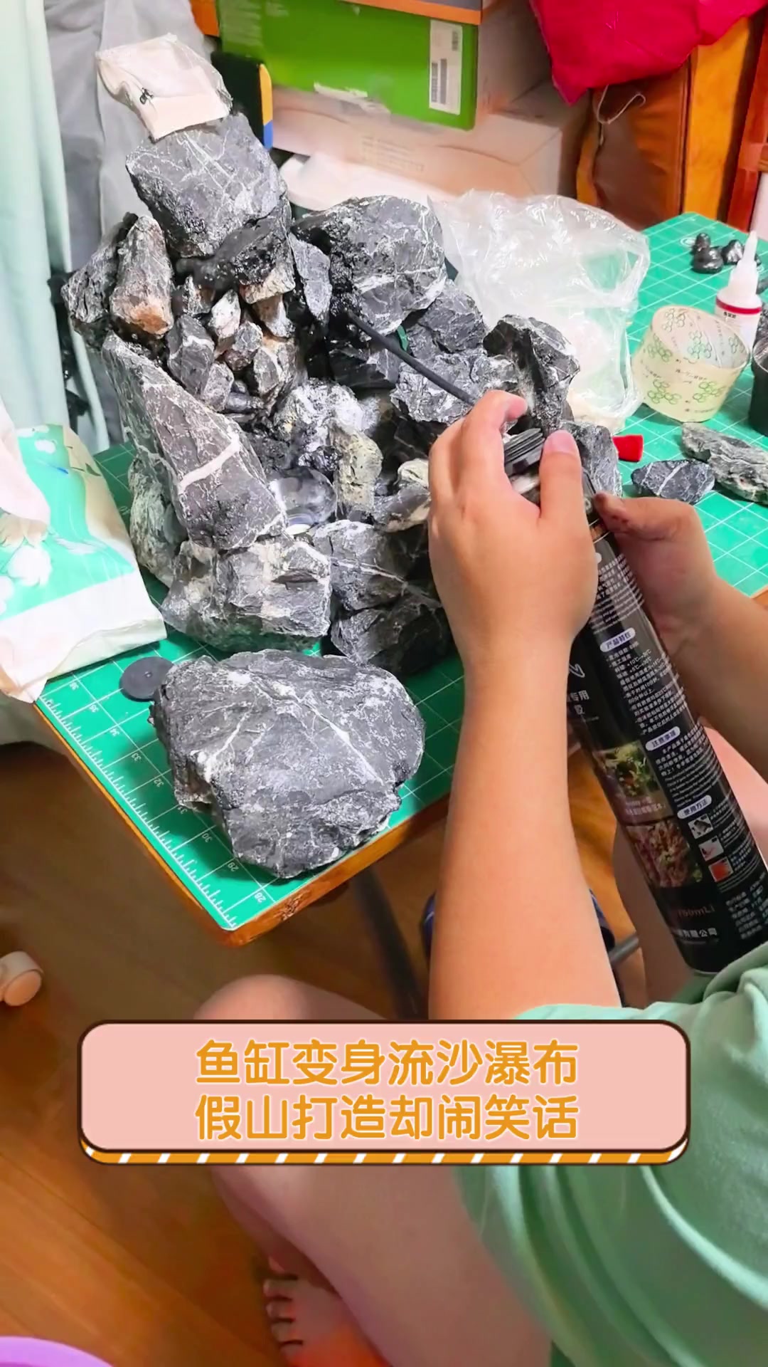 鱼缸变身流沙瀑布,假山打造却闹笑话