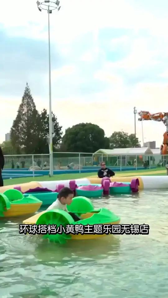走进环球搭档·小黄鸭主题乐园无锡店,仿佛踏入童话世界。色彩斑斓的场景,萌趣的小黄鸭元素,多