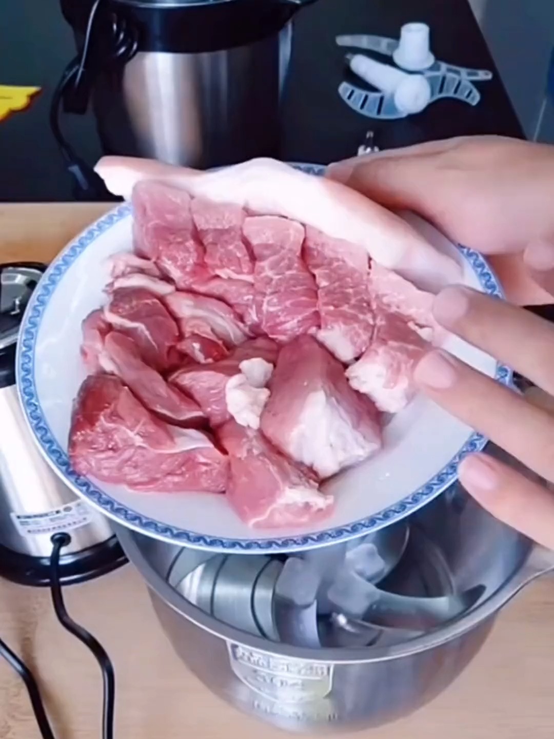 绞肉机如何正确使用 学会了吗?