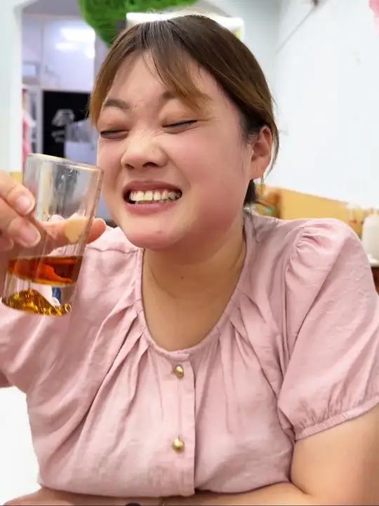 夜下班 又到了快乐时间,一盆毛血旺 一个砂锅带鱼还有好久没吃的砂锅鸡蛋 配上辣炒花甲,简直