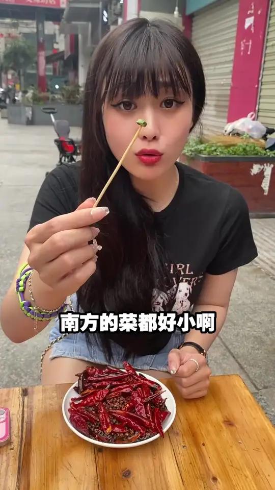 本地黄瓜见过,水果黄瓜见过,这么小的黄瓜你见过吗?一定要看到最后 美食制作人 内容过于真实