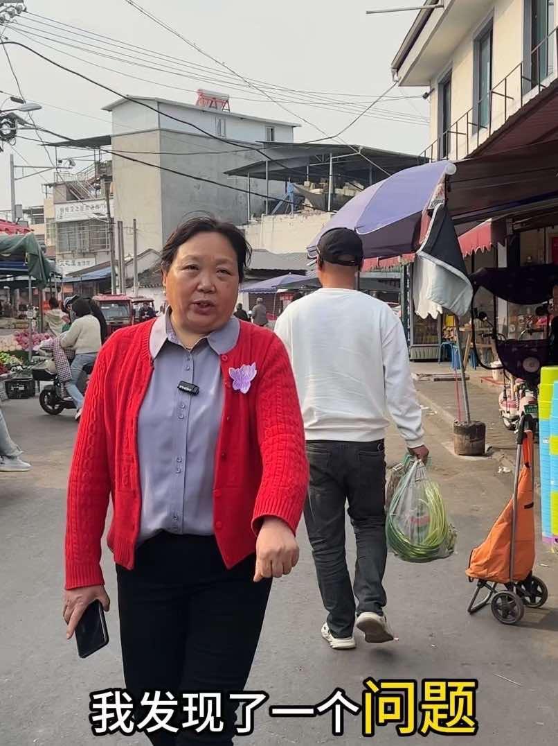 在西昌赶场就是不一样,这里的土特产多得让人目不暇接,恨不得把集市都搬回家