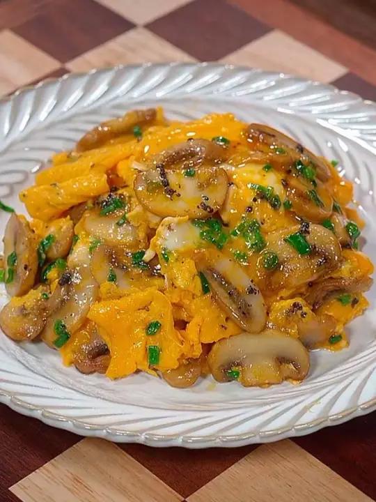 谁也没想到，西餐厅卖到令人惊艳的黑松露滑蛋，在家复刻这么简单，鲜香嫩滑，营养又好吃