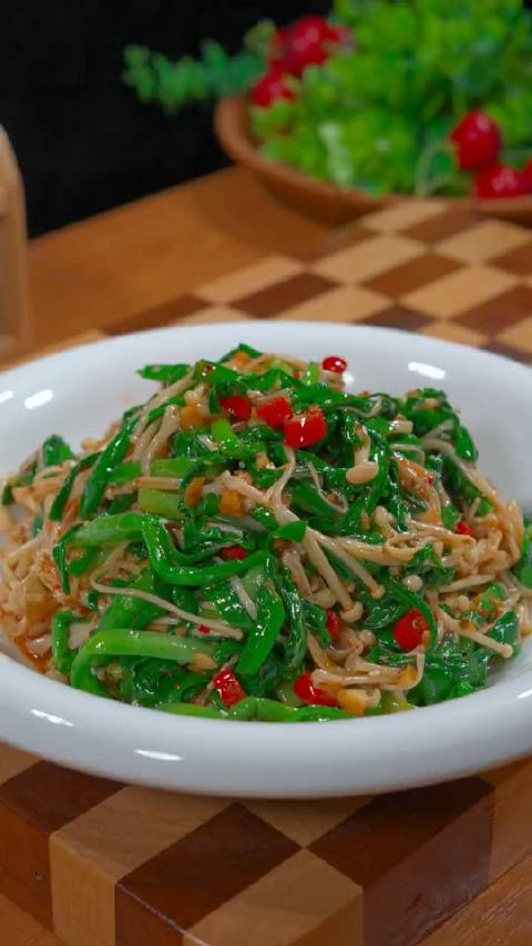 天气马上热起来了 在家做个凉拌韭菜 低卡又美味吃多了也不胖 辽宁好网民守法好公民 有一种美