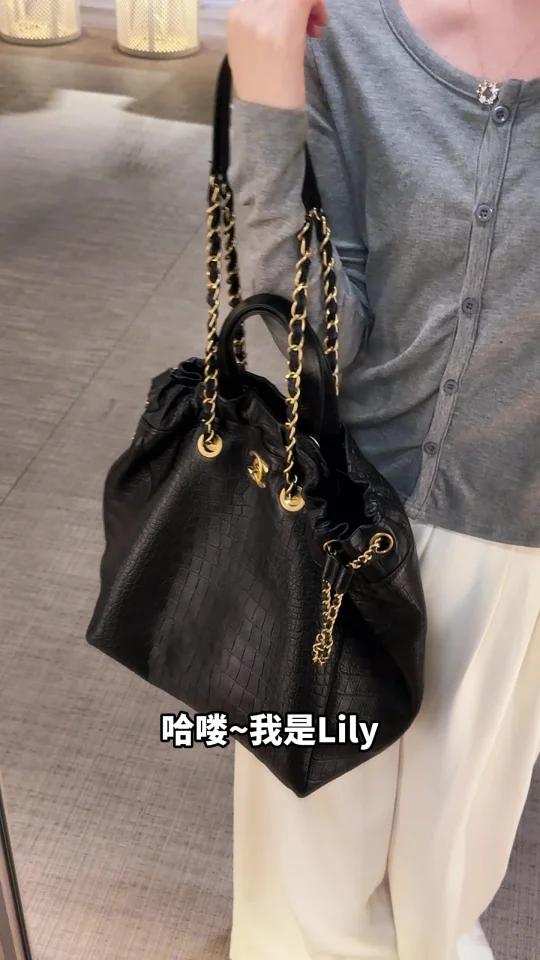 高级感炸裂Chanel“鳄鱼压纹”tote好显贵!