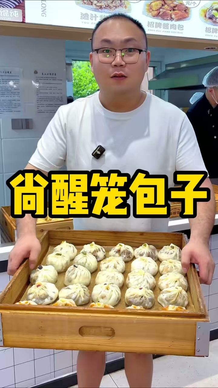 彪哥早餐狂炫几十个大包子加一锅焖面还没吃饱