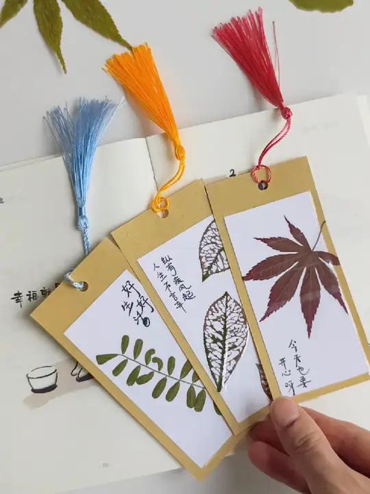用秋天的落叶来做书签。秋天的落叶手工 书签 手工书签 亲子手工 手工diy