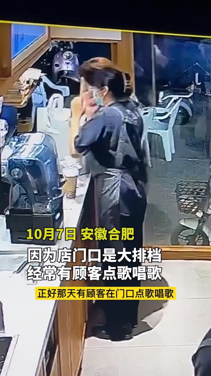 奶茶店店员跟随顾客歌曲快乐跳舞:当时快打烊了心情较好,顾客看到也一起互动非常开心