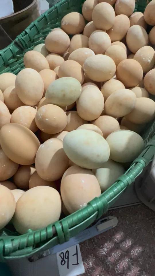 自制土鸡蛋变蛋,纯手工无铅工艺,蛋白晶莹剔透,蛋黄溏心清晰可见,曾金黄色,可以拨开直接食用