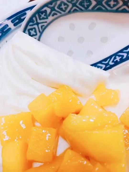 我沈阳|奶皮超级超级超级厚!正宗芒果双皮奶!吃一口太满足了「亲吻」「亲吻」「亲吻」红豆已经