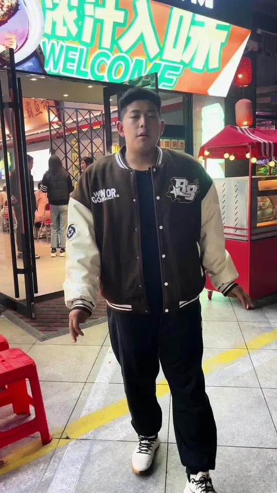 这个烤鱼店人气爆棚味道也是独一味很酥很脆的烤鱼 美食推存官 美食 爱就是一起吃好多好多顿饭