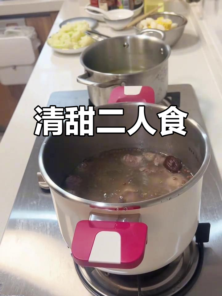 清爽玉米排骨汤,花菜炒一炒,简单又美味的一餐