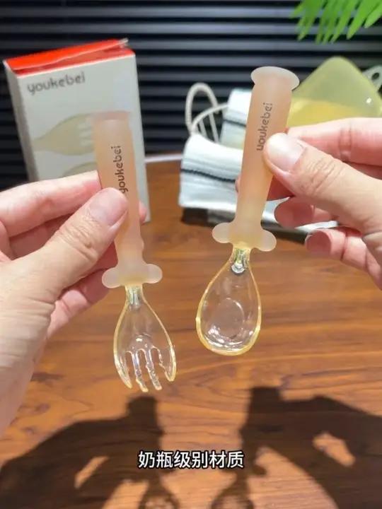 找了好久终于给宝宝选的这个PPSU的辅食勺很放心,元宝勺深度一勺一口刚刚好,大大提升喂饭效