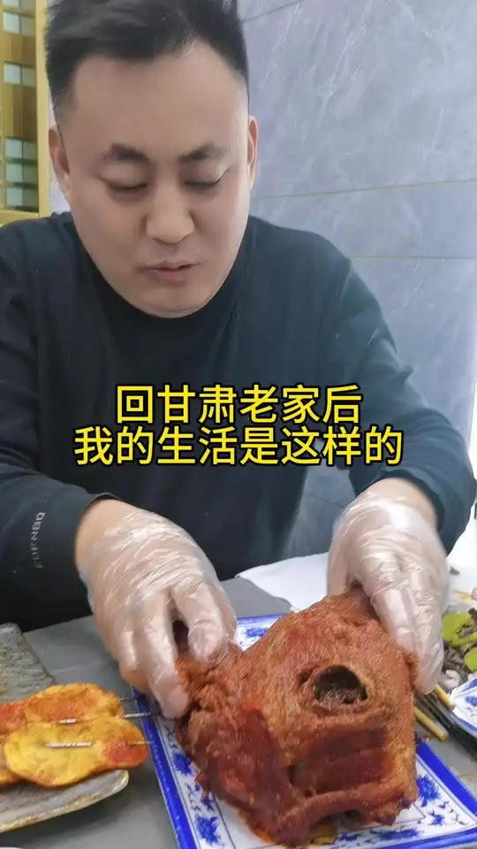 甘肃陇西烤羊头哪家好吃?这次回甘肃老家一直没发过美食的视频,这两天有粉丝特意私信我,说不应