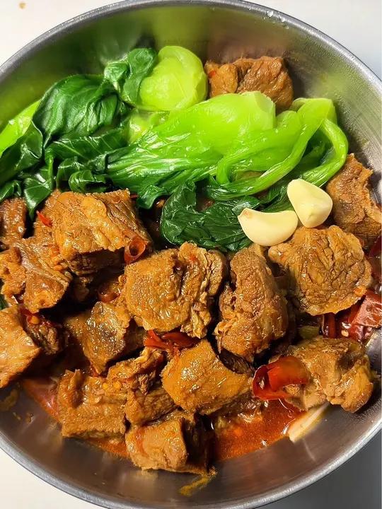 沉浸式拌面之红烧牛肉面