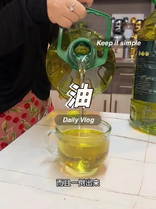 姐妹们我挖到宝了!这款5升装初榨食用橄榄油必须安利给大家炒菜那叫一个香,做啥菜都好吃到舔盘