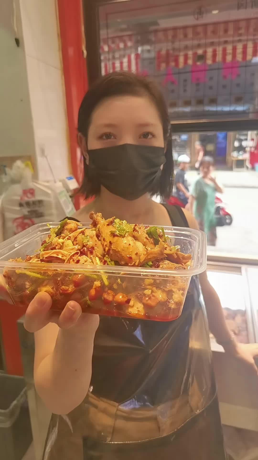 手撕鸡 手撕椒麻鸡 现卤现捞 柠檬酸辣无骨鸡爪 每天都是新鲜食材