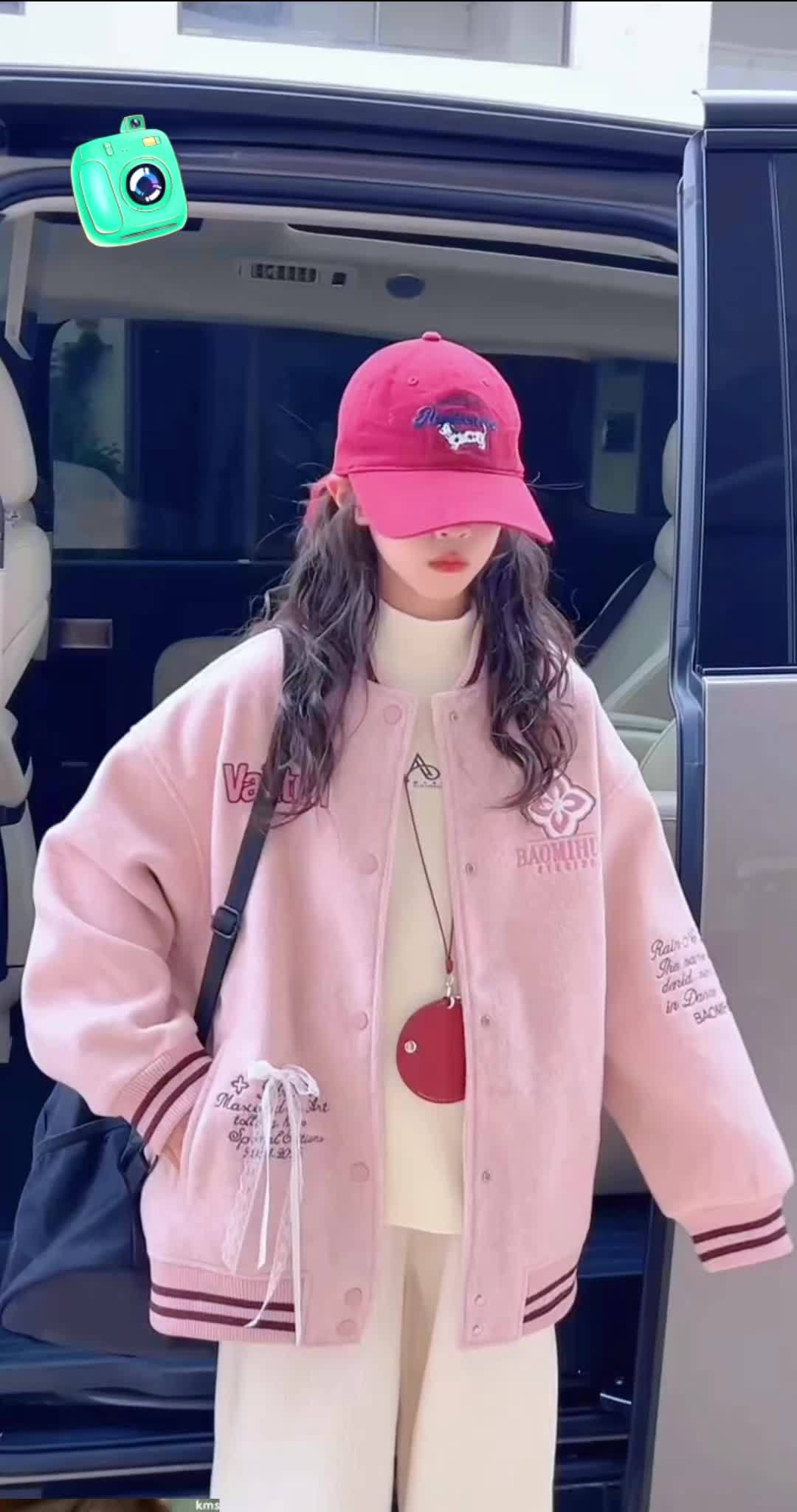 甜酷又保暖的夹棉棒球服,秋冬穿搭绝绝子 这件粉色夹棉棒球服也太懂女孩心了～软糯的质感超舒服