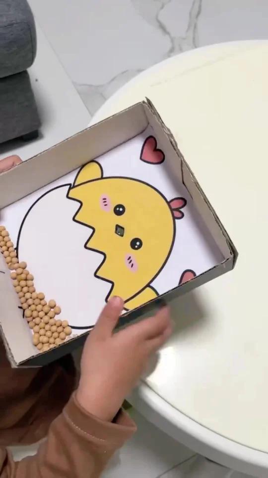 自制玩教具——《喂小鸡吃米》