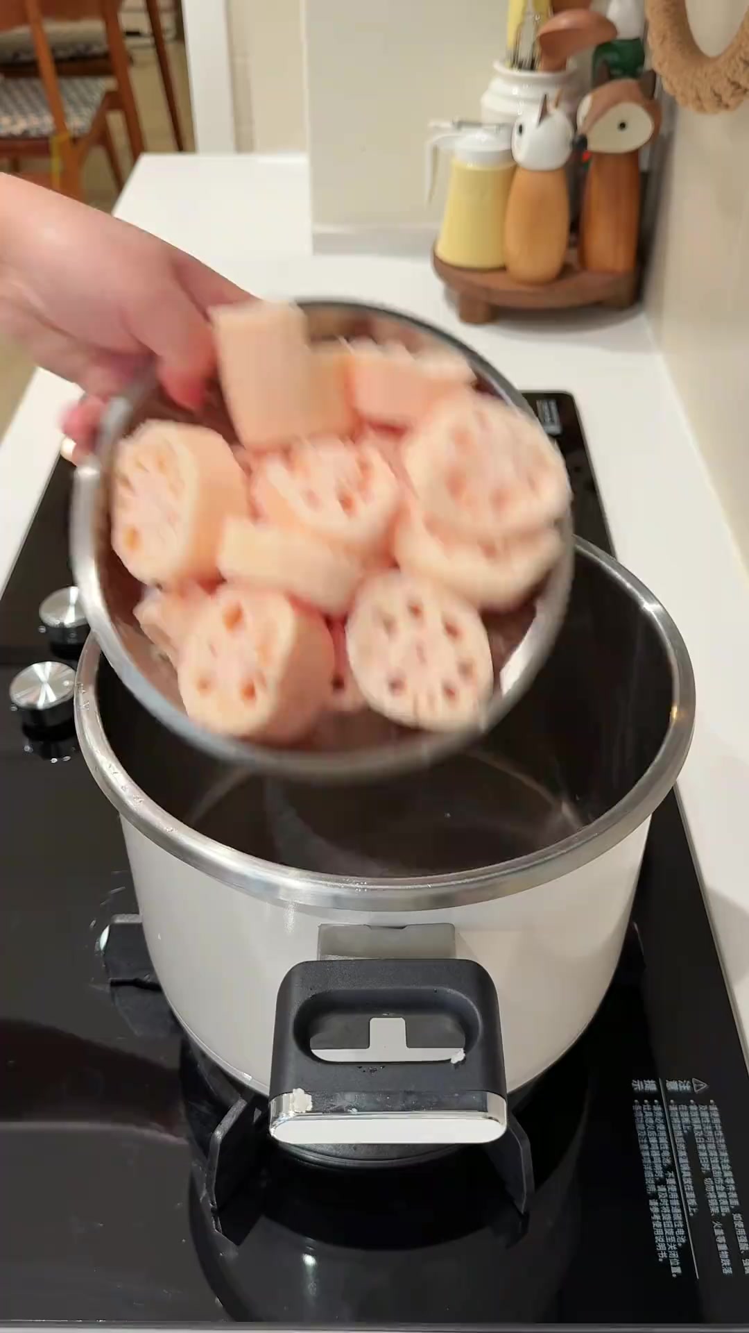 湖北人没有骗我，莲藕筒骨汤真的好好喝！