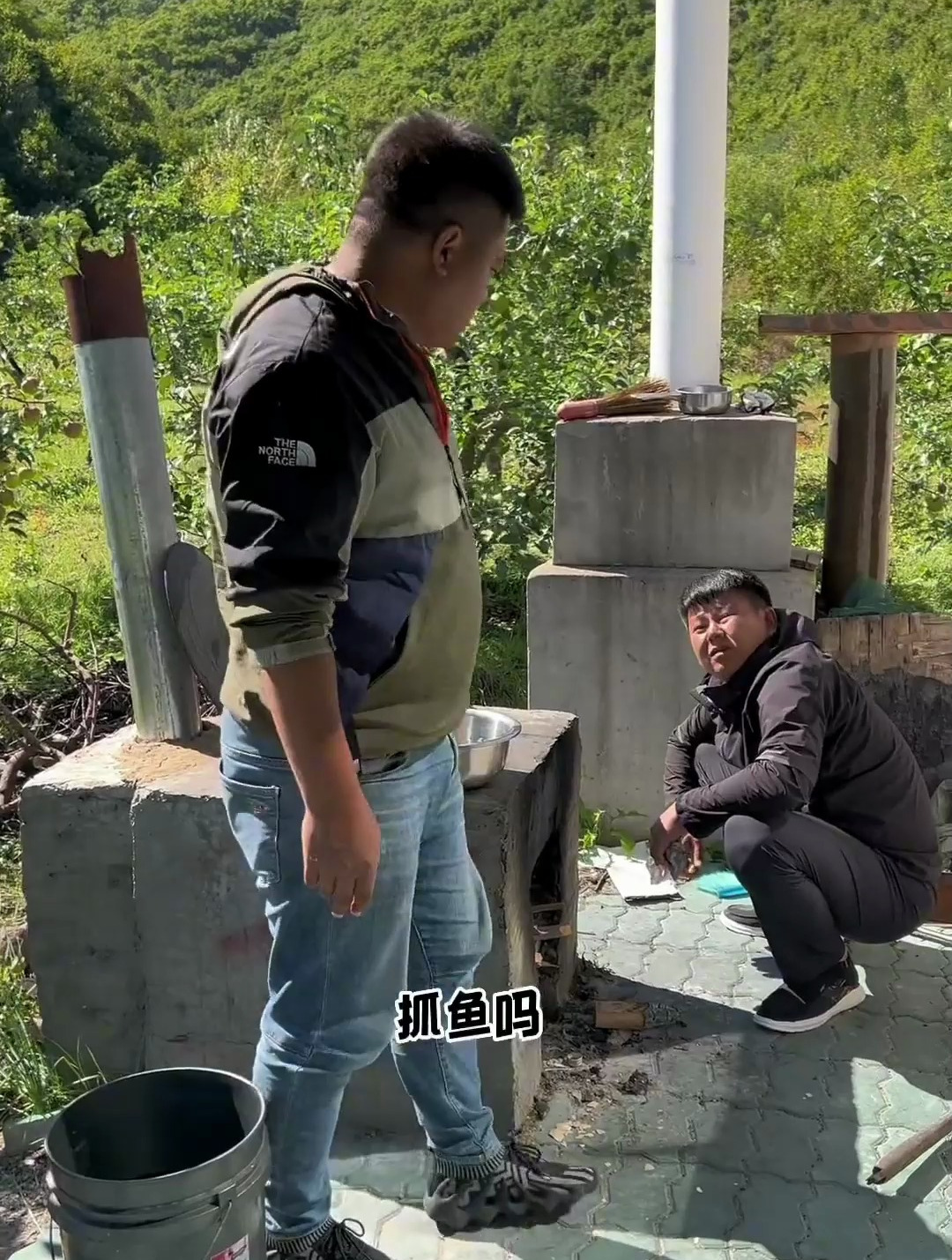 酱焖冷水花泥鳅,一盆小河鱼汤,嘎嘎香,没吃够