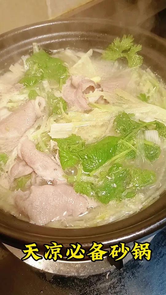 羊肉卷,萝卜,粉丝,家一味香料,那就更鲜了,天凉一定要多喝,暖心胃