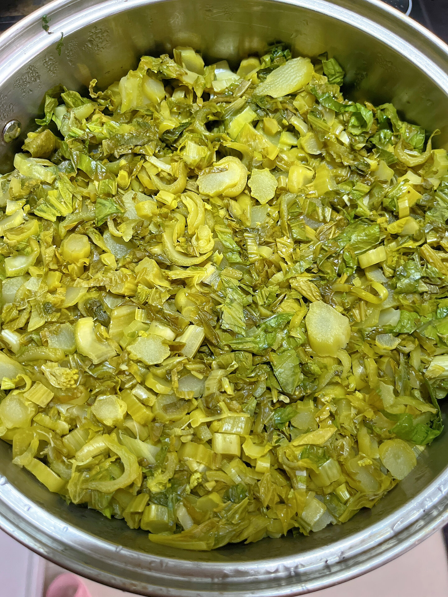 广西特色小菜呛芥菜