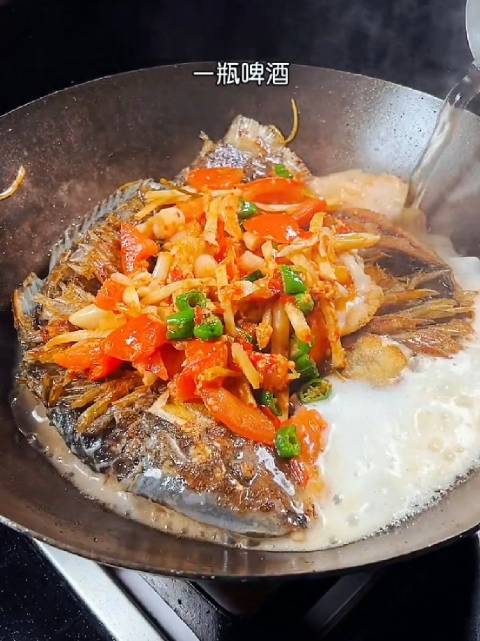 中秋佳节必尝美食:阳朔啤酒鱼的绝妙诱惑