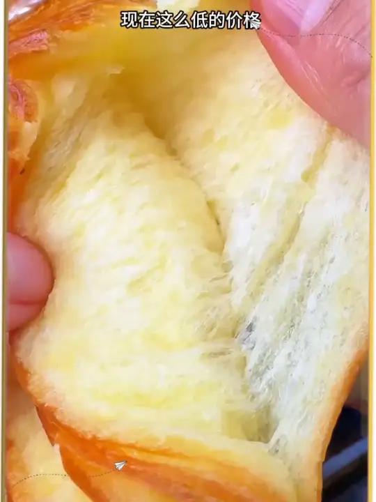 就早上你来这么一个手撕面包，再搭配一杯牛奶，简单，方便还营养。关键这个价格真的老合适了。早