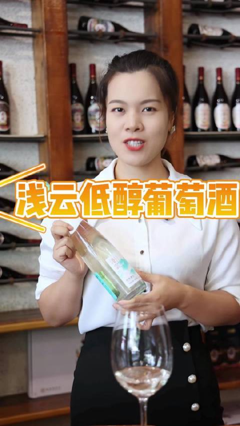 夏天是饮用白葡萄酒的季节