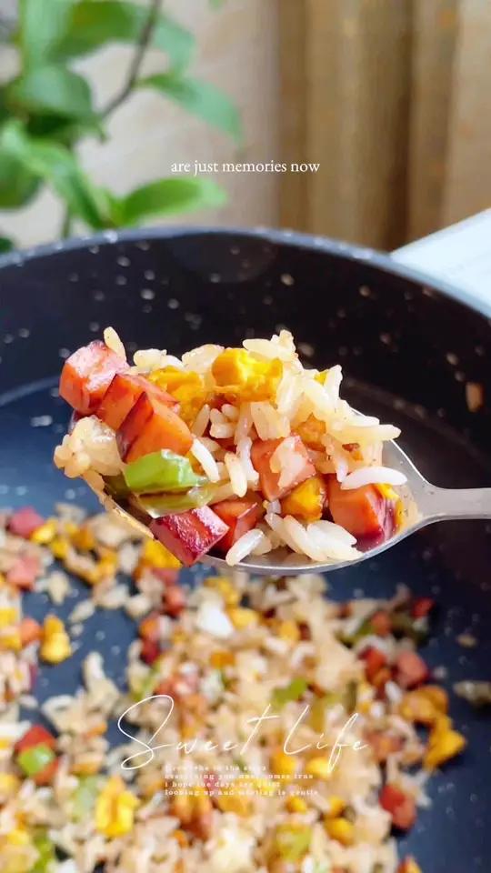 蛋炒饭别只加鸡蛋?多加这两样,每次都是光盘行动 剩米饭做法谁懂这一口的好吃程度早餐分享碳水