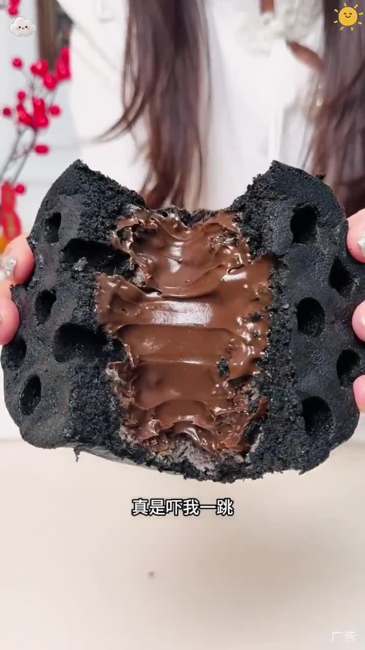 这可不是煤炭哈!他是可可味的煤炭面包,里面还有巧克力爆浆夹心,真的巨巨吃!蜂窝煤蛋糕 蛋糕