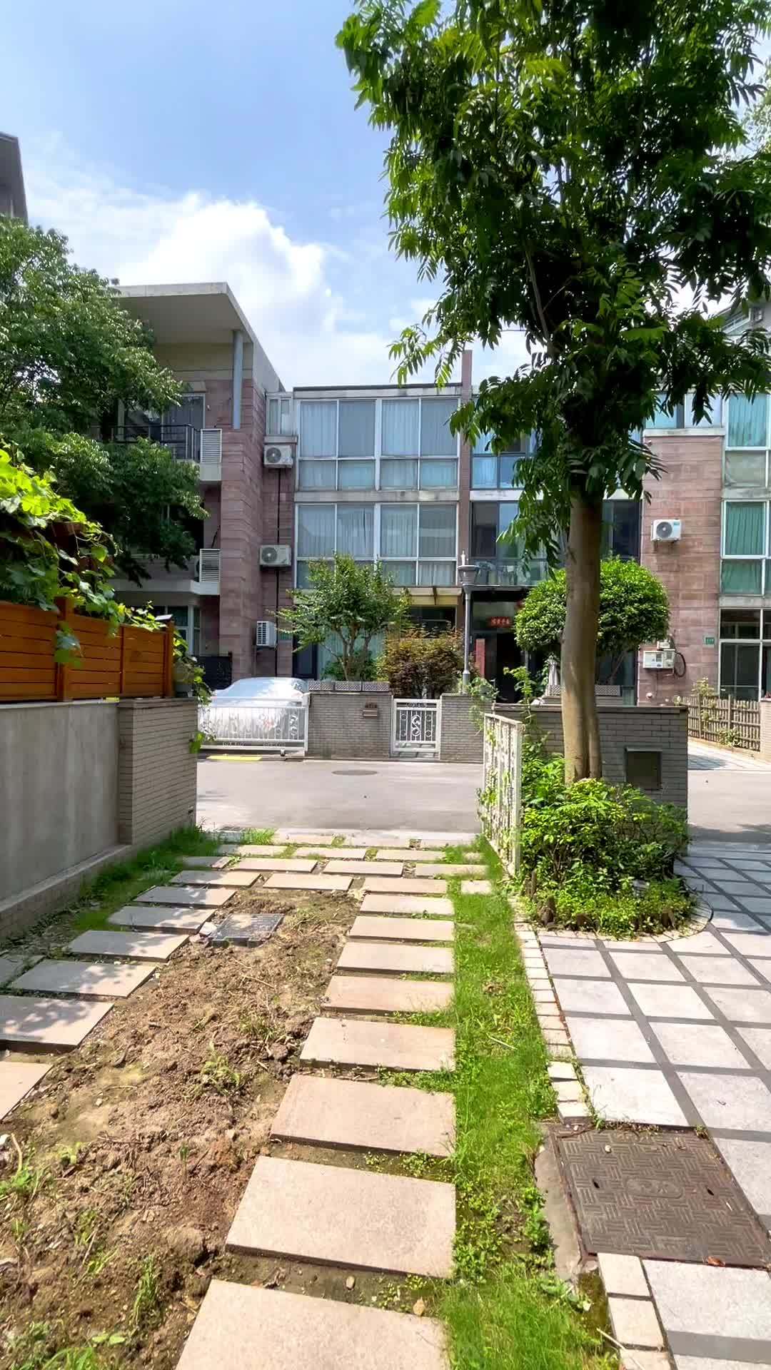 张江汤臣豪园一期164平联排别墅……