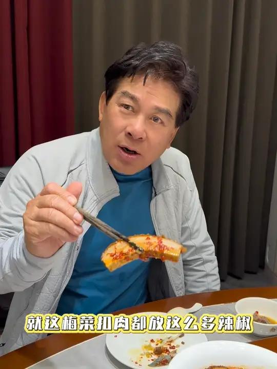 梅菜扣肉没有梅菜,放辣椒,有没有江西的朋友告诉我这是不是梅菜扣肉