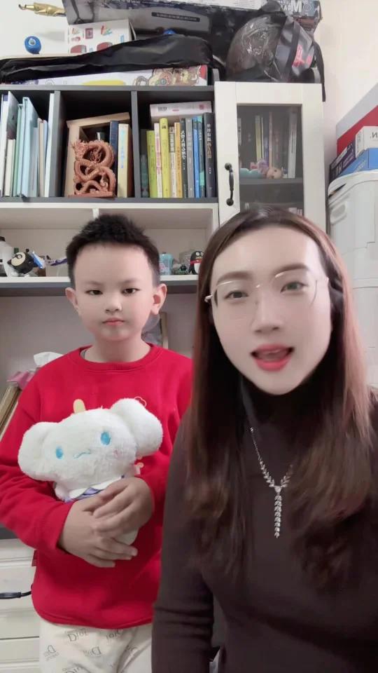 She’s my sister 用英语介绍姐妹