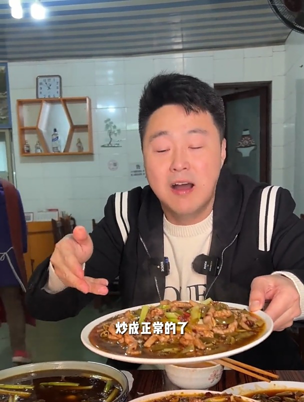 用老坛泡椒炒的各种炒菜，酸辣开胃 辣出天际