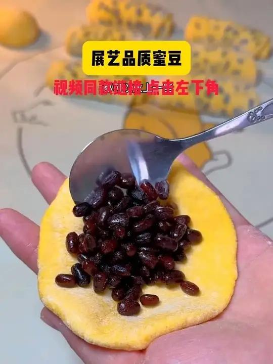 这个独立包装的糖蜜红豆拿来做个双皮奶 芋圆，拌个酸奶都很不错，关键携带也很方便