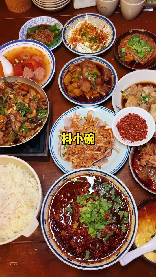 抖小碗小碗菜 都江堰的抖小碗,菜品新鲜种类多,来多少次都不腻。各省招牌菜来上分了 国庆就要