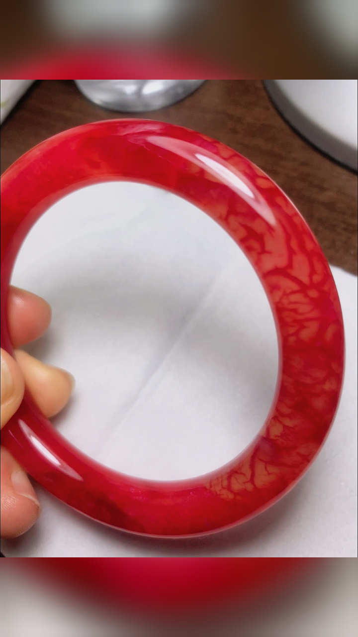 鸡血石手镯
