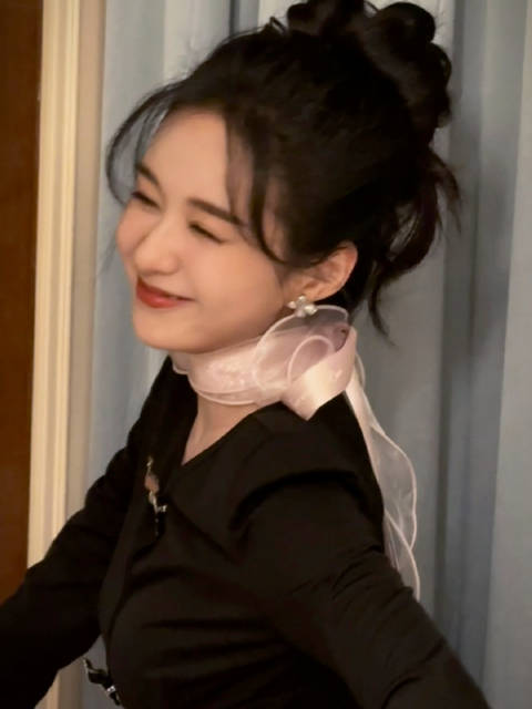 虽迟但到的梦中情喵祝大家520快乐～每天快乐!心动不止今天!(必须说一下脖子上这个 录完最