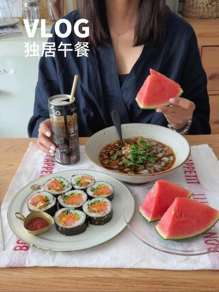 独居午餐,咸蛋肉松紫菜包饭