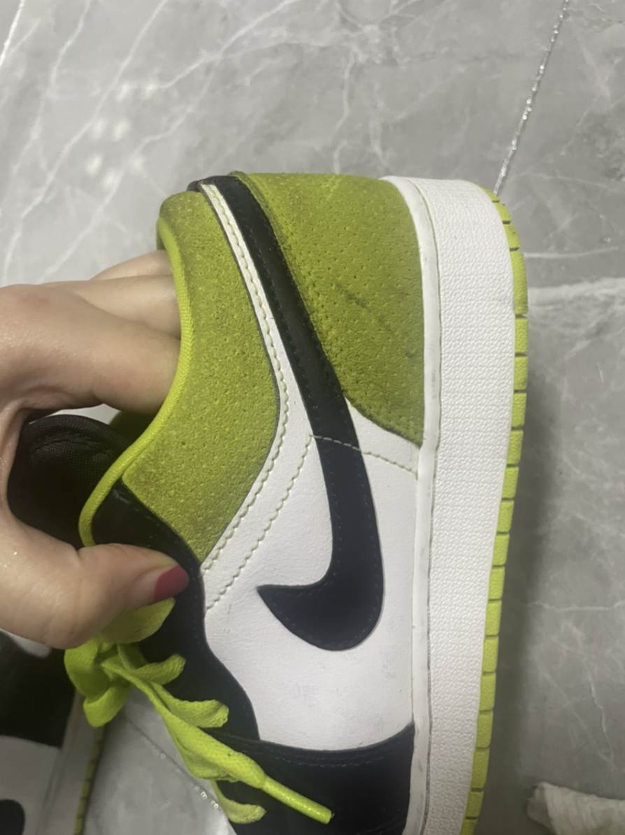 鞋子弄上油漆怎么处理?
